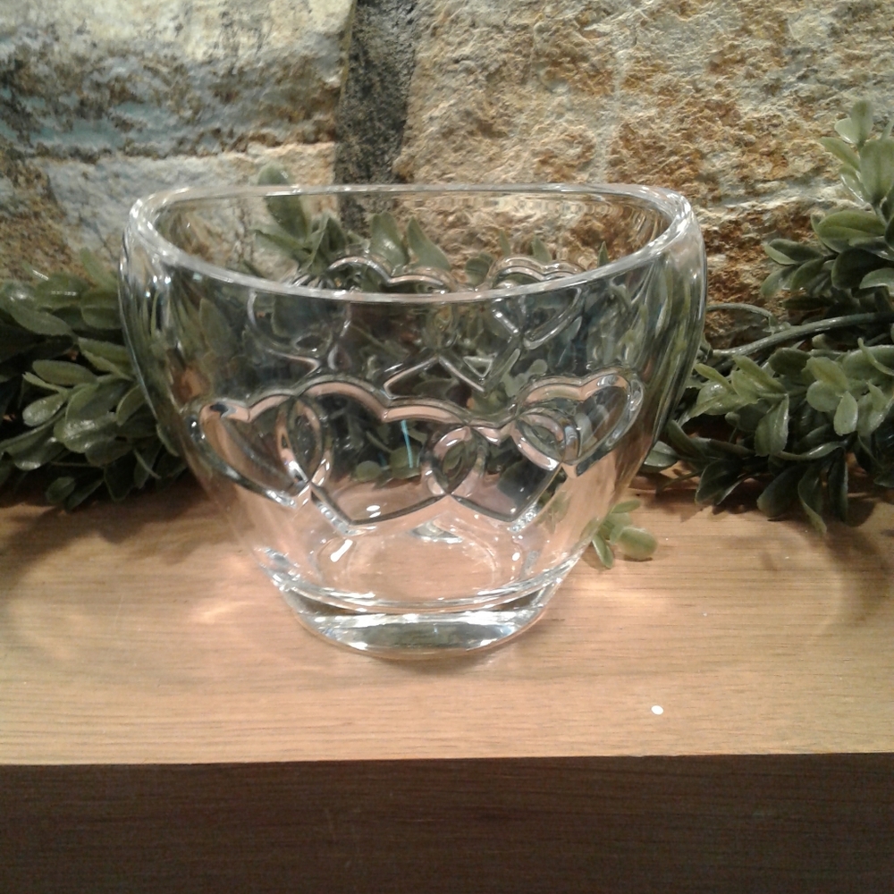 Crystal vase/bowl with hearts engraved